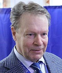 Ilkka Kanerva speaks to the press at a polling station in Kyiv on 31 March 2019 (cropped).jpg
