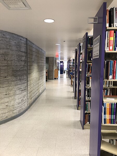 450px-Interior_of_Geisel_Library_5_2019-04-16.jpg (450Ã600)