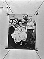 Irene, Carlos en kinderen op Soestdijk, Irene en Carlos met de tweeling Margueri, Bestanddeelnr 926-2683.jpg