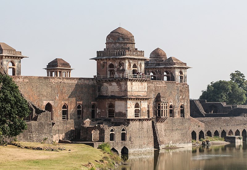 File:Jahaz Mahal 10.jpg