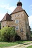 Das Bild zeigt Torhaus und Kapelle im Schloßhof der 1685
niedergebrannten Burg von Rechberghausen.