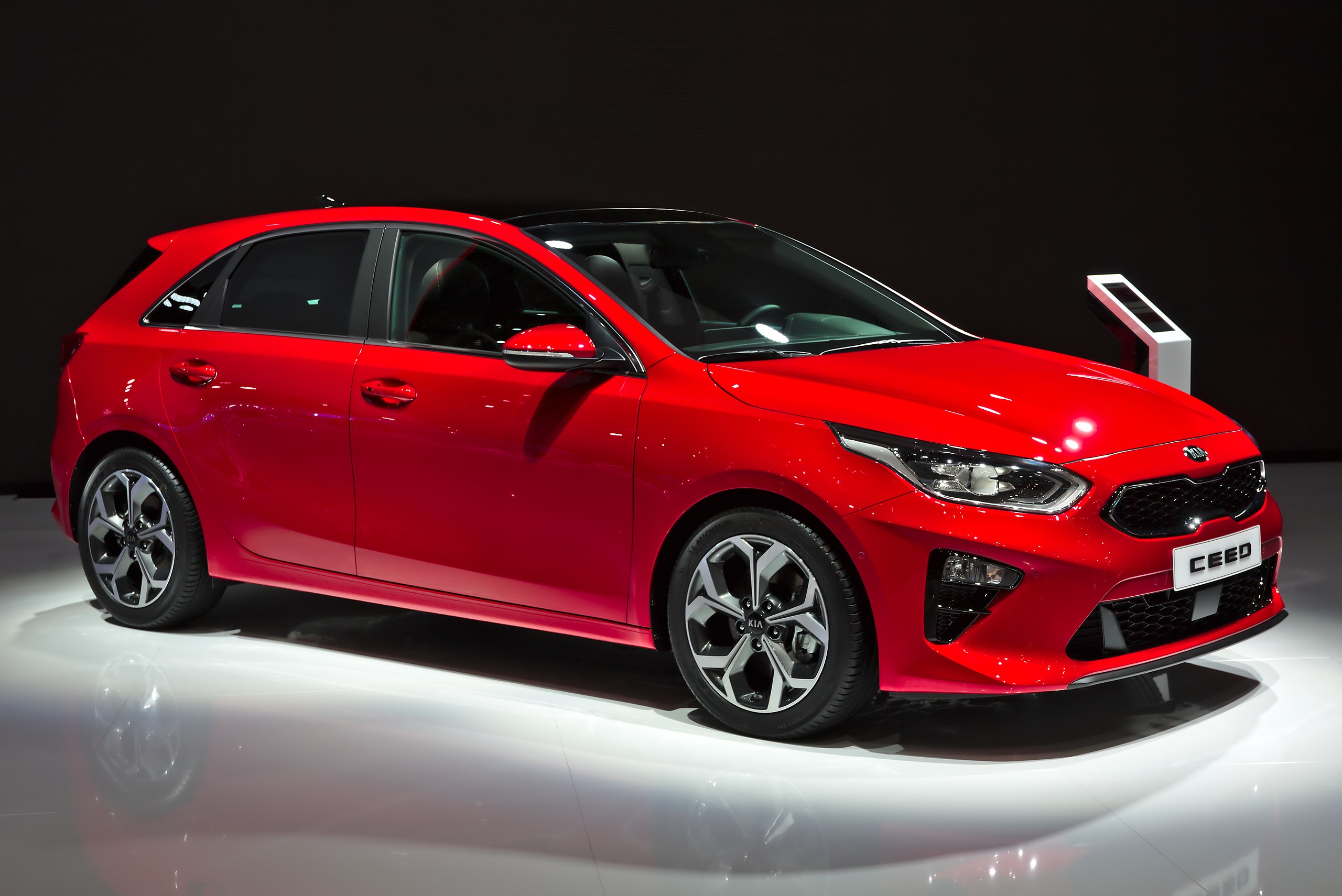 File:Kia Ceed Genf 2018 Red.jpg - Wikimedia Commons