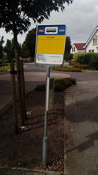 File:Kochspad bus stop sign, Blijham (2019) 01.jpg