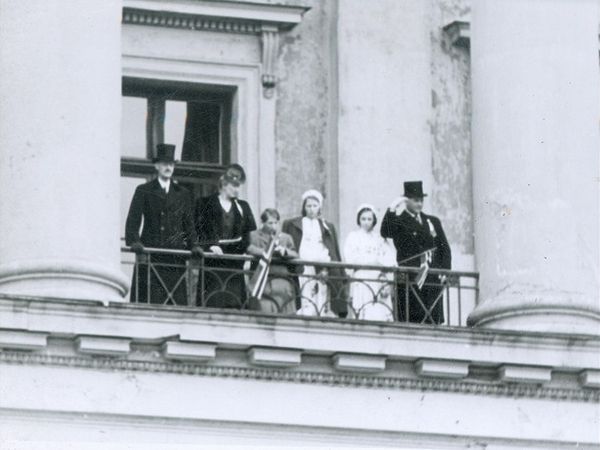 The royal family with King Haakon VII, Crown Princess Martha, Crown Prince Olav, Princess Astrid, Princess Ragnhild and Prince Harald on the Royal Pal