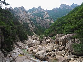 Национальный парк Кымгансан (14720065038) .jpg