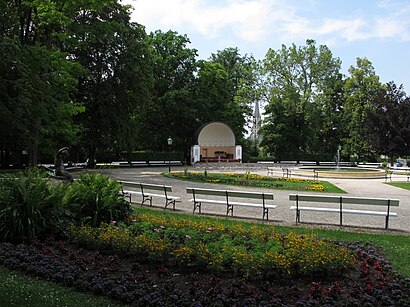 So kommt man zu Kurpark Bad Hall mit den Öffentlichen - Mehr zum Ort Hier