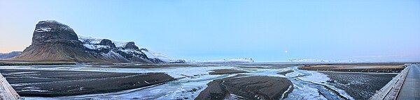 The western edge of Skeidararsandur
in Iceland shows the diffuse drainage channels typical of sandur. Lomagnu and Skeidararjokull.jpg