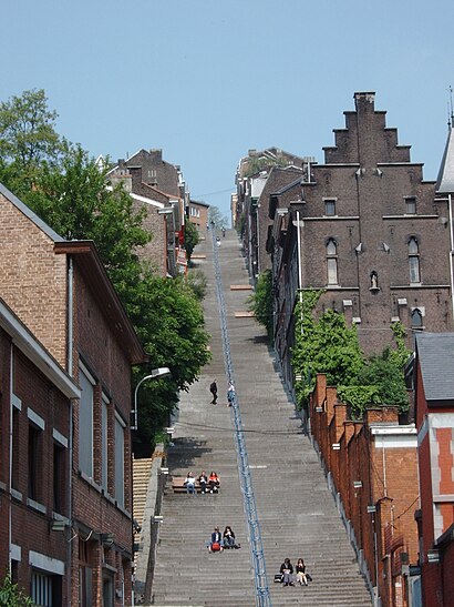 Comment aller à Montagne De Bueren en transport en commun - A propos de cet endroit