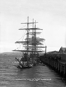 Laira Laira (ship, 1870) - The S.S. Wakatipu sinks the Laira at Dunedin wharf, 2. April 1898.jpg