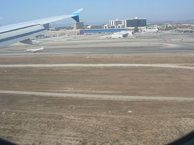 File:Landing at LAX 2009-10-06 1.JPG