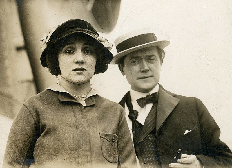 File:Laurette Taylor, stage actress with her husband, Hartley Manners (SAYRE 9561) (cropped).jpg