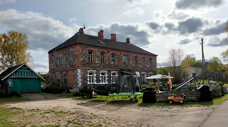 File:Lewenhagen estate office or residential building, Luschik village iv.jpg