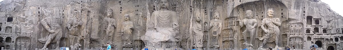 פנורמה של פסלי בודהה במערה המרכזית