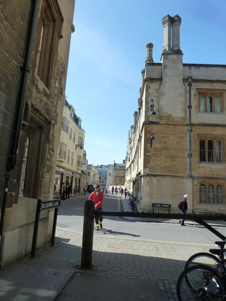 File:Looking from Brasenose Lane into Turl Street - geograph.org.uk - 2441932.jpg