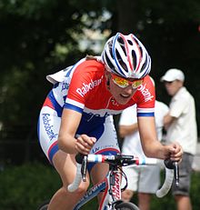 Foto de Lucinda Brand em camisa de campeã holandesa