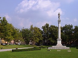 Statue de Ludovico Ariosto - Ferrare, Italie.JPG