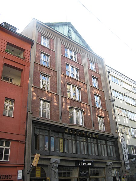 File:Měšťanský dům Mozarteum, Praha - Nové Město 5296.JPG