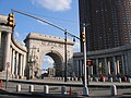 Manhattan Bridge arch on the Manhattan side