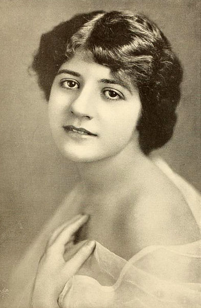 File:Marguerite Snow 1917.jpg