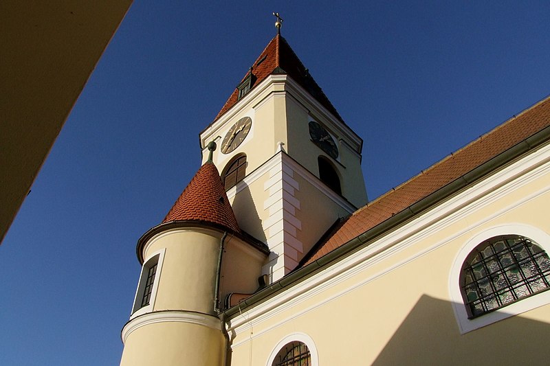 File:Martinsdorf Pfarrkirche-2.jpg