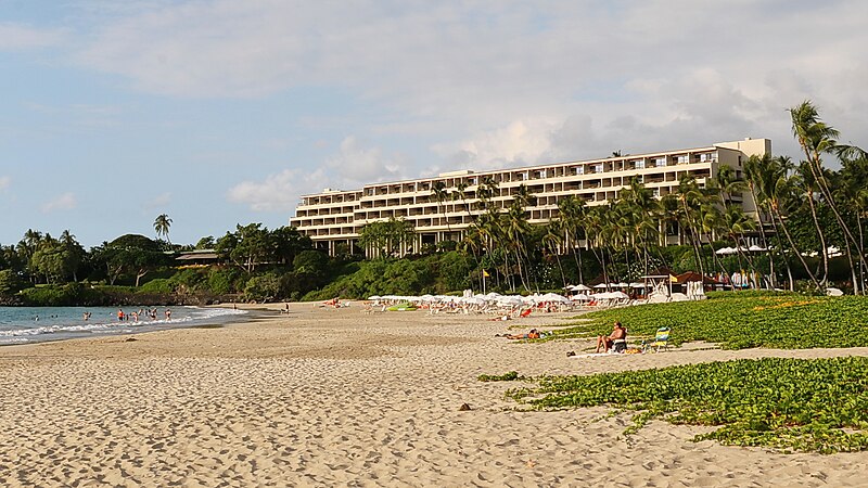 File:Mauna Kea Beach Hotel, Waimea (504681) (24200743535).jpg