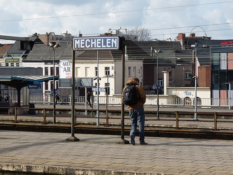 File:Mechelen station 2016 3.JPG