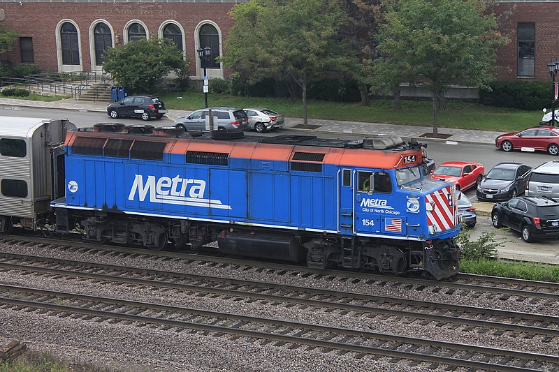 File:Metra 154 at Elmhurst (44276223745).jpg