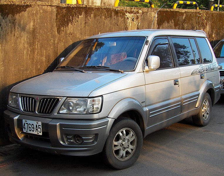 File:Mitsubishi Freeca 20121215 (cropped).JPG