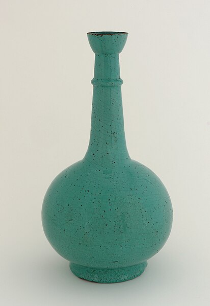 File:Monochrome Safavid Bottle.jpg