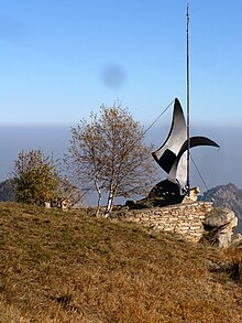 Monumento commemorativo dell'incidente aereo occorso agli inglesi in vetta al Freidour.