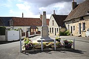 Morand - Place centrale, monument