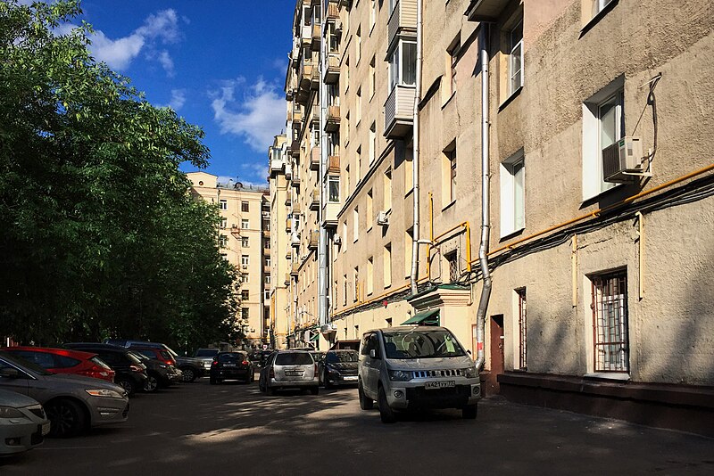 File:Moscow, Kievskaya 20 inside (31431254445).jpg