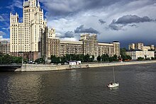 Moscow, southern wing of Kotelnicheskaya tower (31416675206).jpg