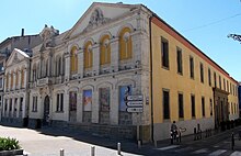 L'extérieur du musée vue de l'angle du square Gambetta et de la rue de Verdun.