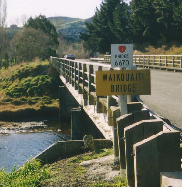 State Highway 1 crosses the Waikouaiti River in Otago, 667.0 kilometres from Picton.