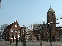 Naaldwijk kerk met Wilhelminaplein.JPG