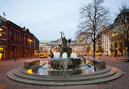 Bremen germany. Бремен город в Германии достопримечательности. Бремен Главная площадь. Bremen достопримечательности. Фонтан в Бремене.