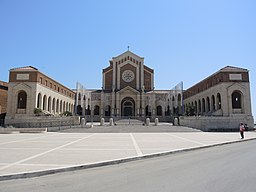 Exteriören vid Viale Padre Mauro Liberati.