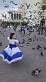 Niña posando en el Palacio nacional de El Salvador 04