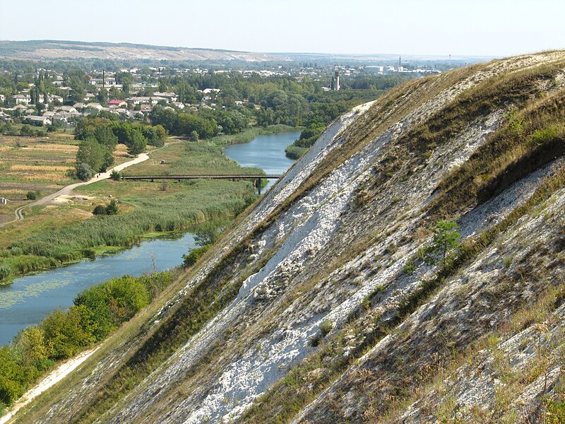 File:Novopskov from the chalky ridge.JPG