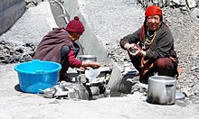 https://upload.wikimedia.org/wikipedia/commons/thumb/8/89/Nuns_washing_dishes._Key_Monastery%2C_Spiti%2C_India._2004.jpg/220px-Nuns_washing_dishes._Key_Monastery%2C_Spiti%2C_India._2004.jpg