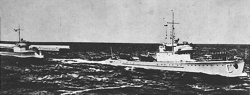 File:ORP Czajka parada.jpg