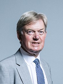 Oficiala portreto de David Tredinnick-rikolto 2.jpg