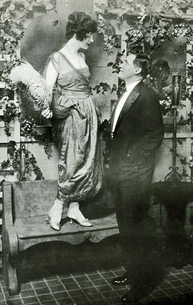 Segal and Randall as Mollie and Bill