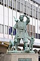 Statue de Momotarō et ses compagnons devant la gare JR d'Okayama