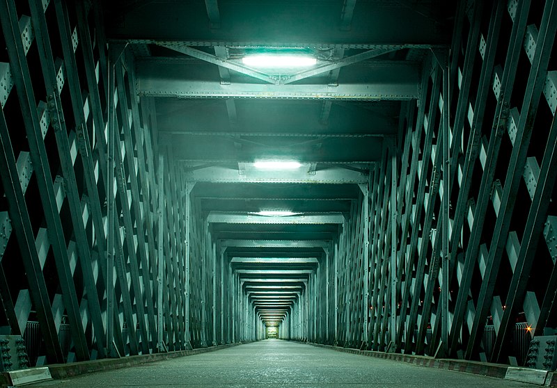 File:Old international bridge Tuy-Valenca.jpg