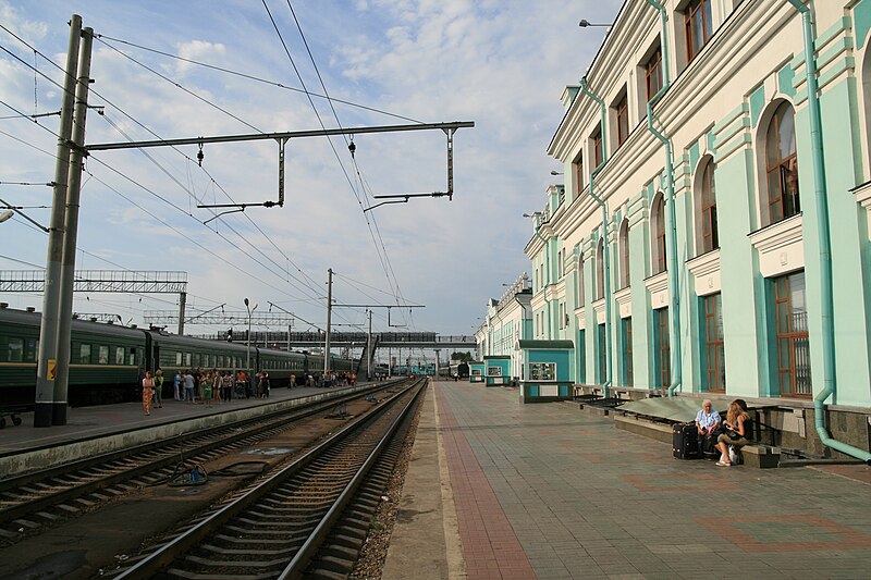 File:Omsk railroad station main platform.jpg