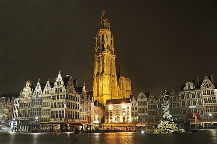 Onze Lieve Vrouwekathedraal towering over the Grote Markt