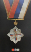Orden zastave Republike Srpske sa srebrnim vijencem.png