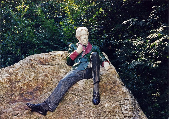 Oscar Wilde Statue